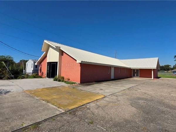 202 WOODLAND Highway, Belle Chasse, LA 70037