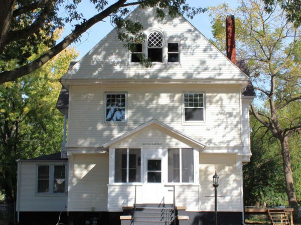 1443 E KNOX Street, Galesburg, IL 61401