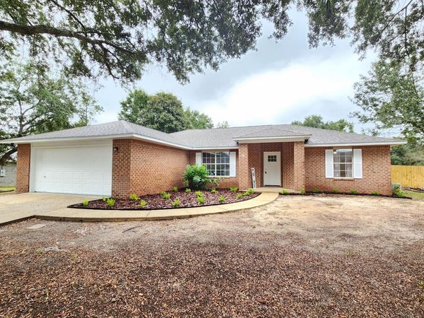 7271 Mossy Oaks Drive, Navarre, FL 32566