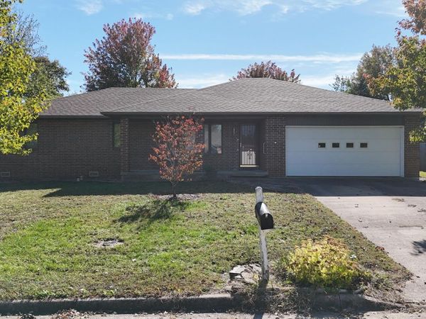 2306 W Auburn Street, Bolivar, MO 65613