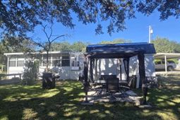 359 Lagoon Circle photo 4