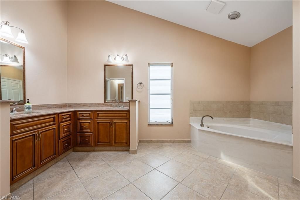 6624 Highland Pines Cir, Fort Myers, FL 33966 Photo