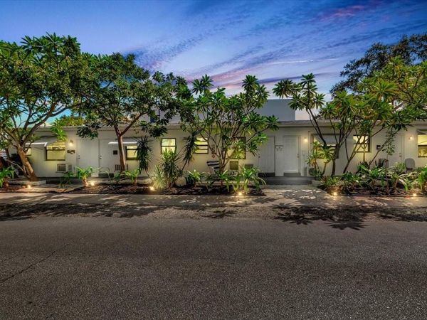 560 NE 15th Ave, Fort Lauderdale, FL 33301