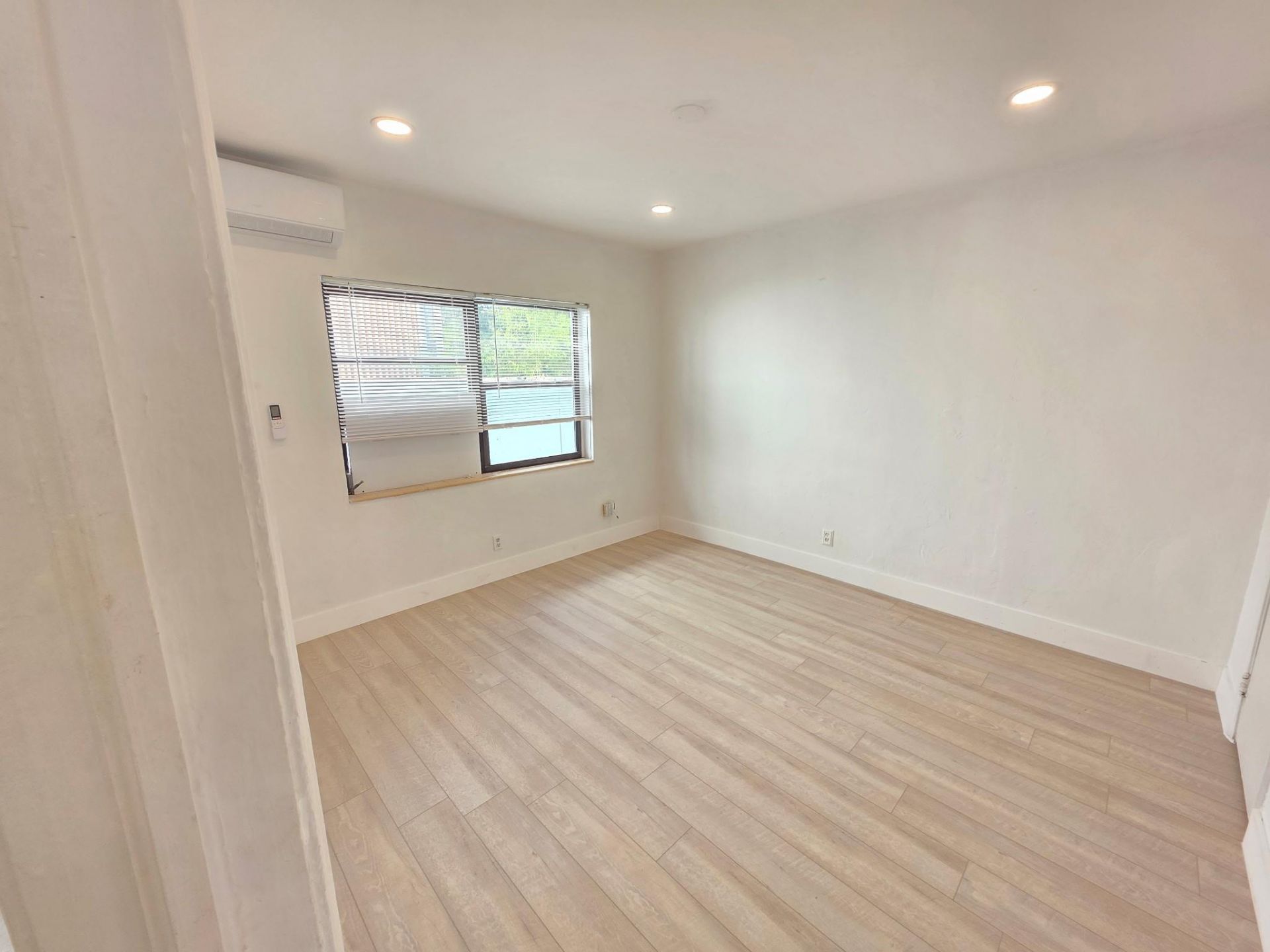 560 NE 15th Avenue, Fort Lauderdale, FL 33301 Photo