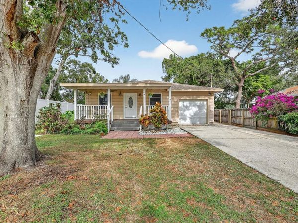 6220 W THORPE STREET, TAMPA, FL 33611