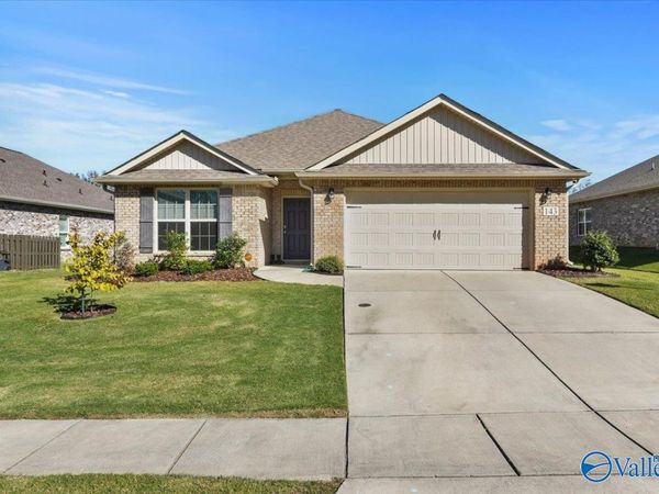 143 River Pointe Drive W, New Market, AL 35761