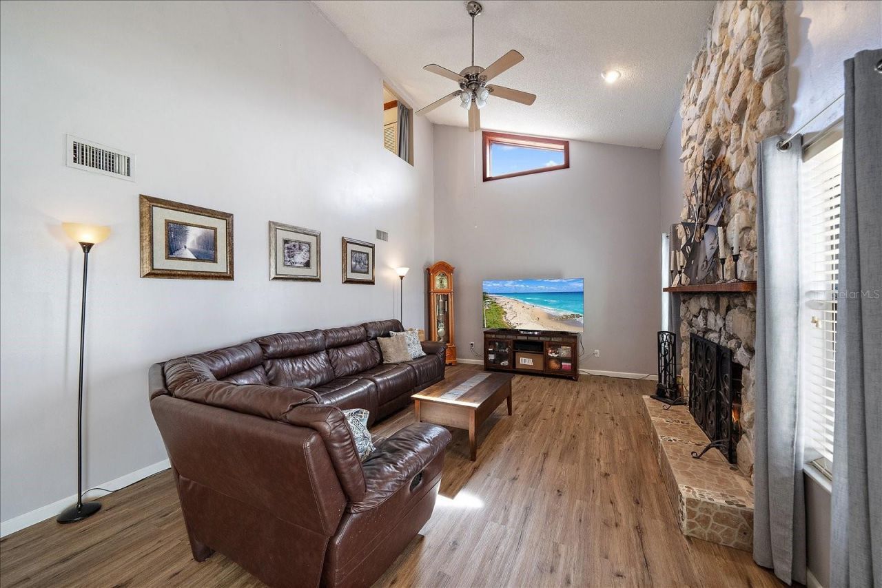 1008 SW 4th Place, Cape Coral, FL 33991 Photo