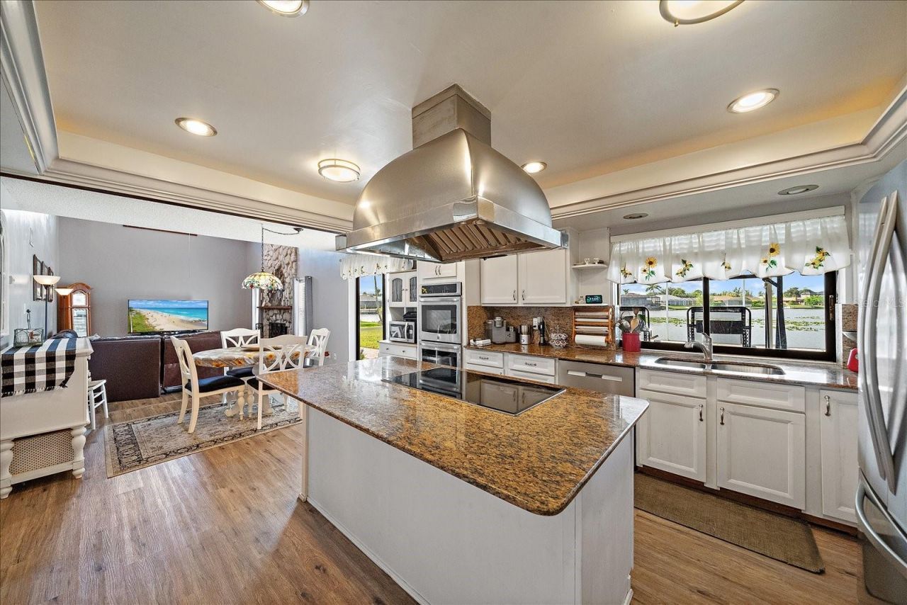 1008 SW 4th Place, Cape Coral, FL 33991 Photo