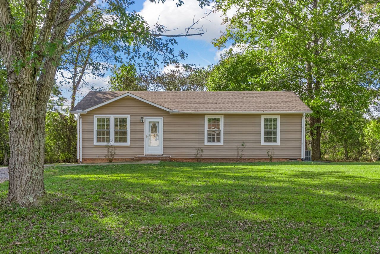 585 Caskey Dr, Clarksville, TN 37042 Main Photo