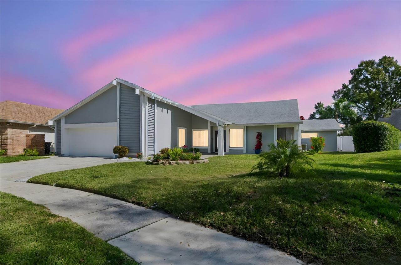 14603 Village Glen Circle, Tampa, FL 33618 Main Photo