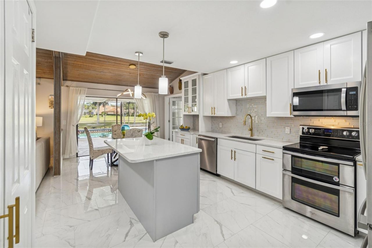 14603 Village Glen Circle, Tampa, FL 33618 Photo