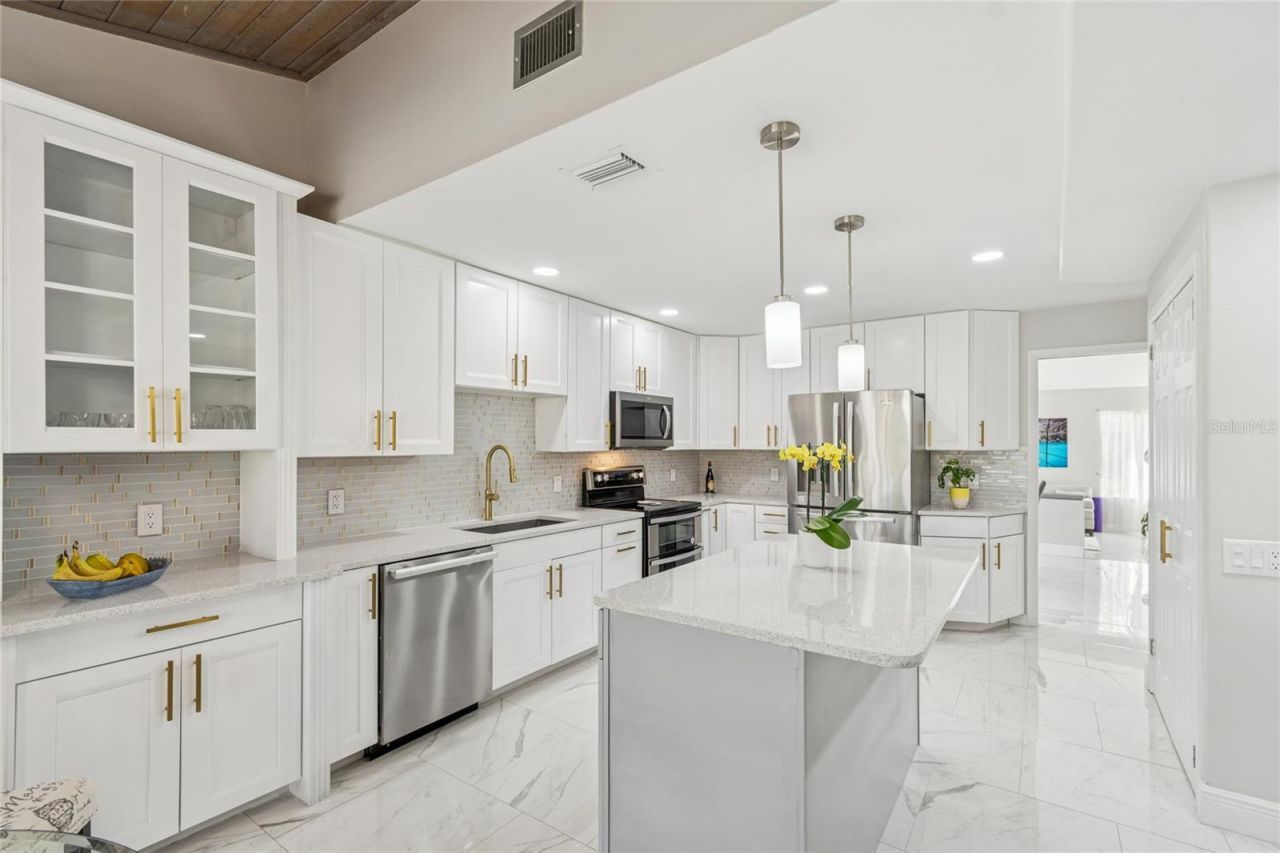 14603 Village Glen Circle, Tampa, FL 33618 Photo