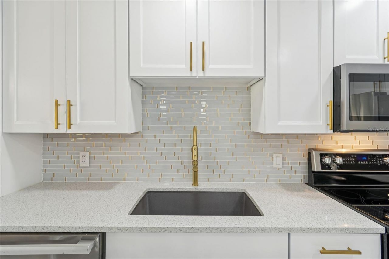 14603 Village Glen Circle, Tampa, FL 33618 Photo