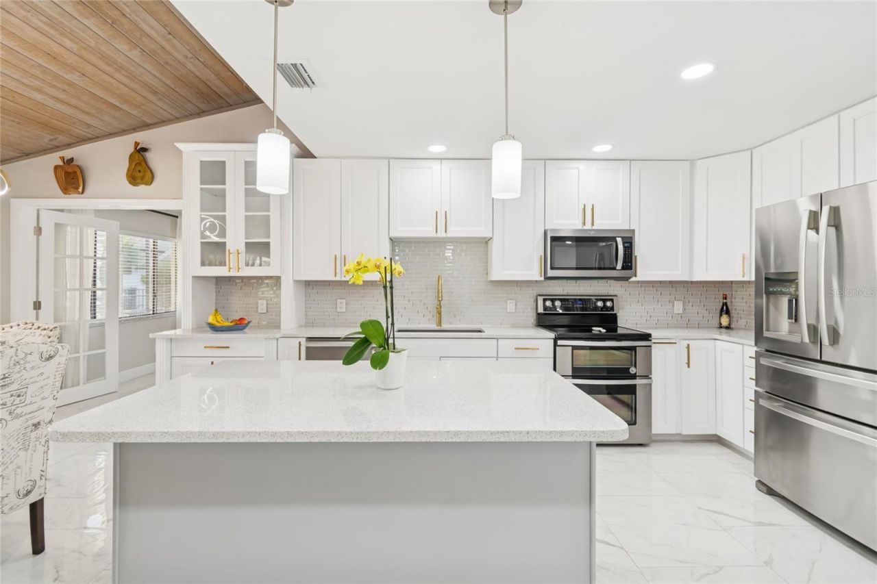 14603 Village Glen Circle, Tampa, FL 33618 Photo