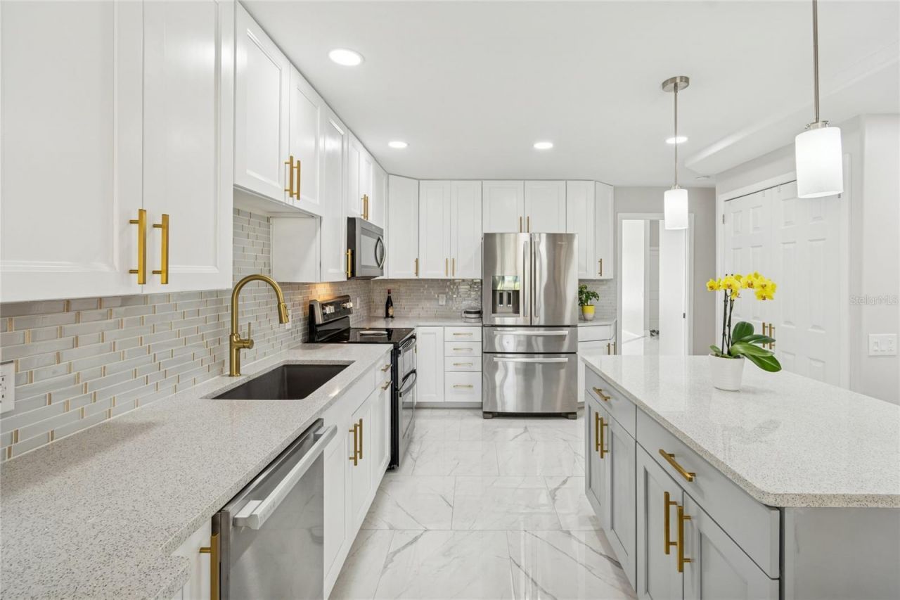 14603 Village Glen Circle, Tampa, FL 33618 Photo