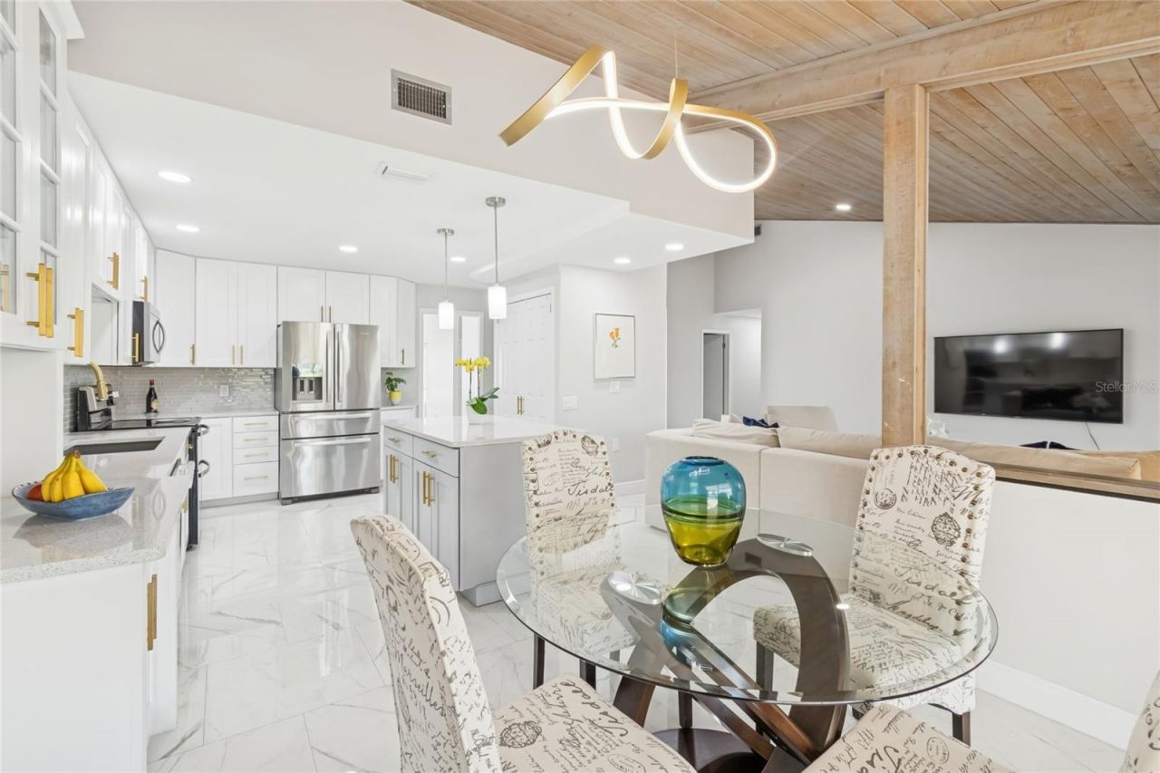 14603 Village Glen Circle, Tampa, FL 33618 Photo