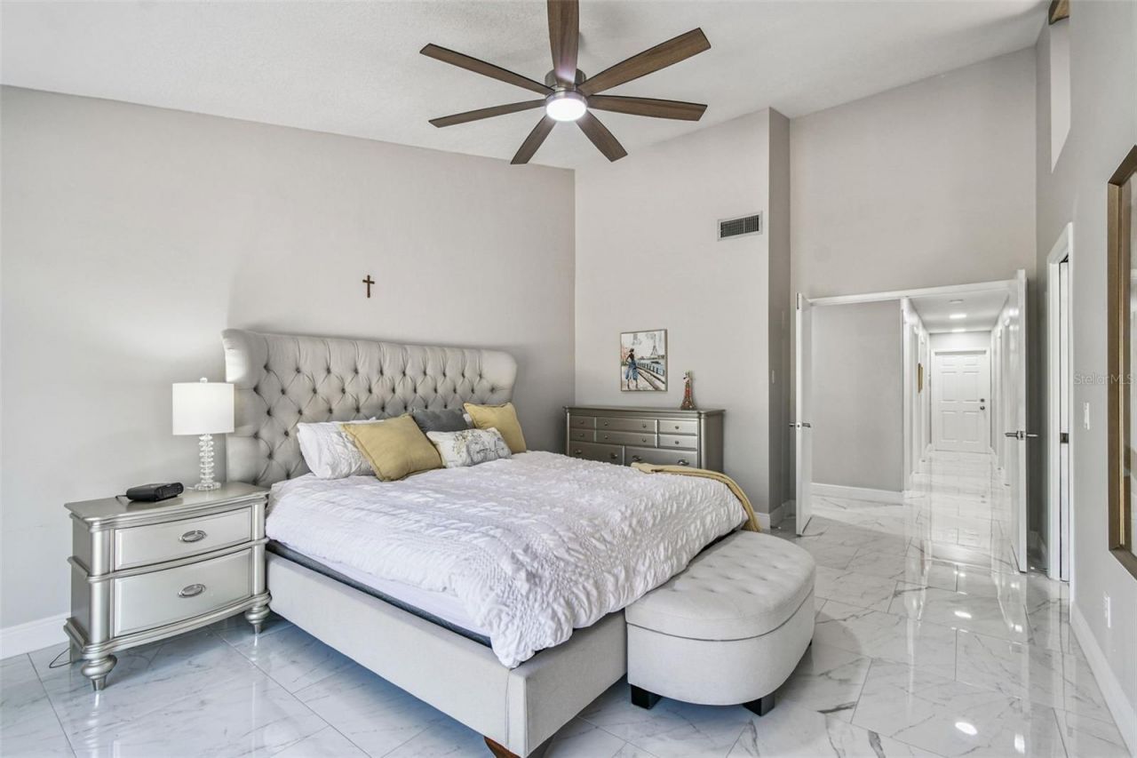 14603 Village Glen Circle, Tampa, FL 33618 Photo