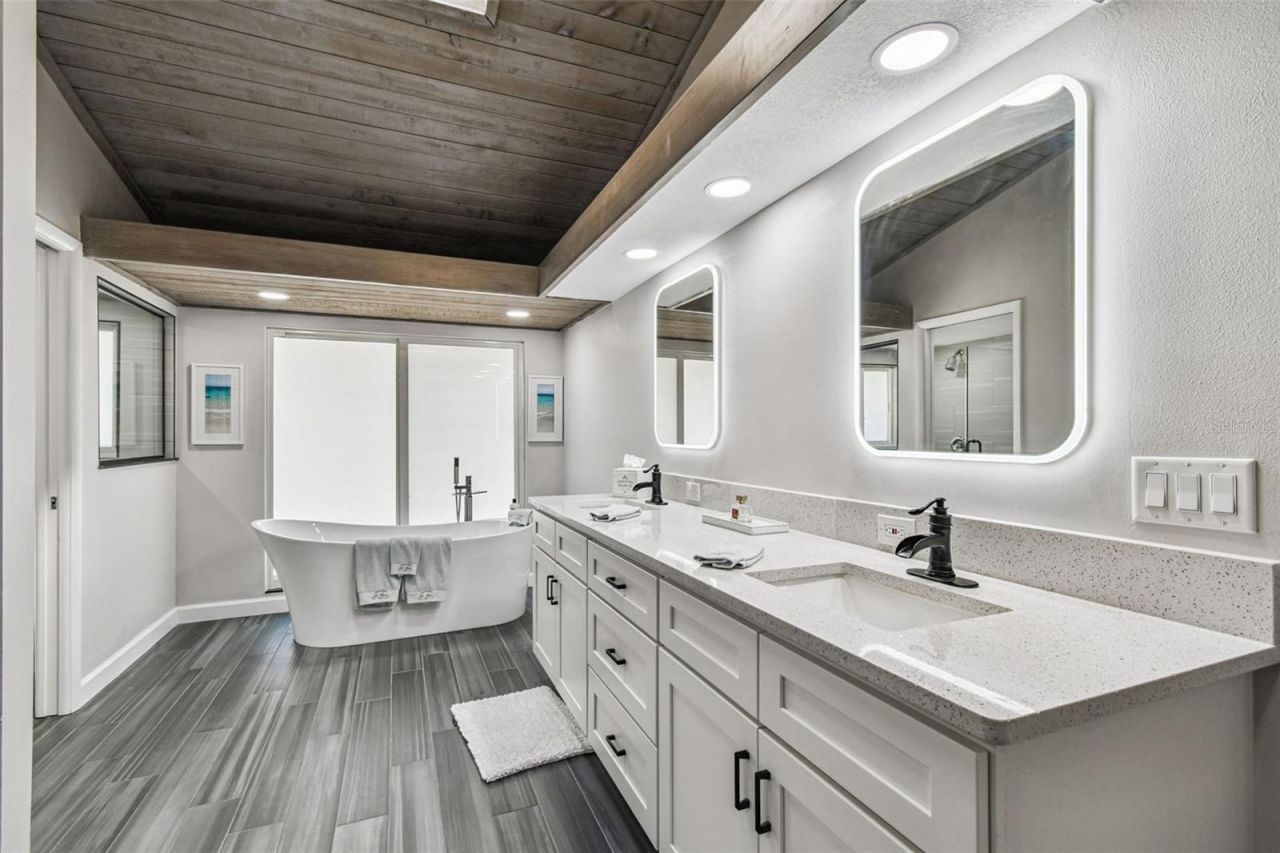 14603 Village Glen Circle, Tampa, FL 33618 Photo