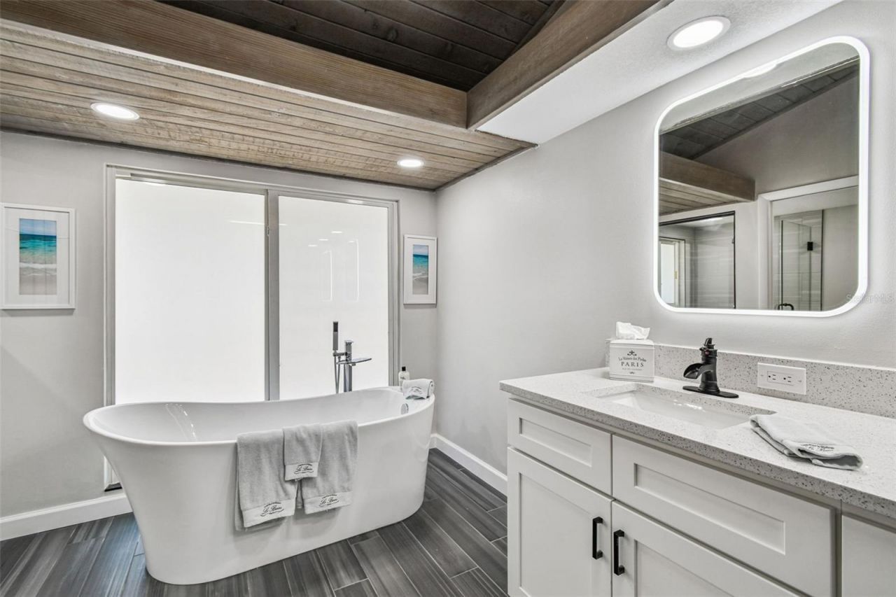 14603 Village Glen Circle, Tampa, FL 33618 Photo