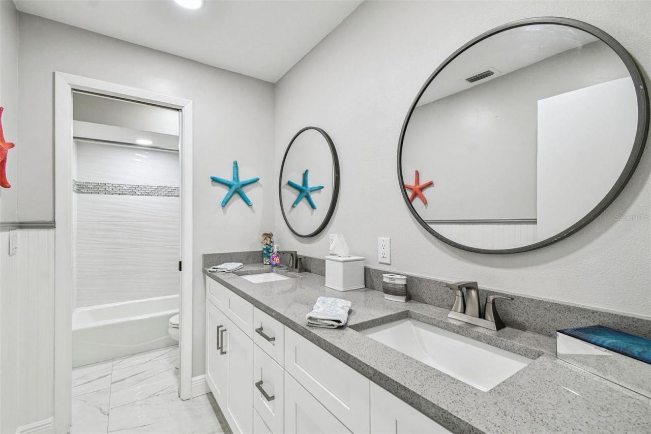 14603 Village Glen Circle, Tampa, FL 33618 Photo