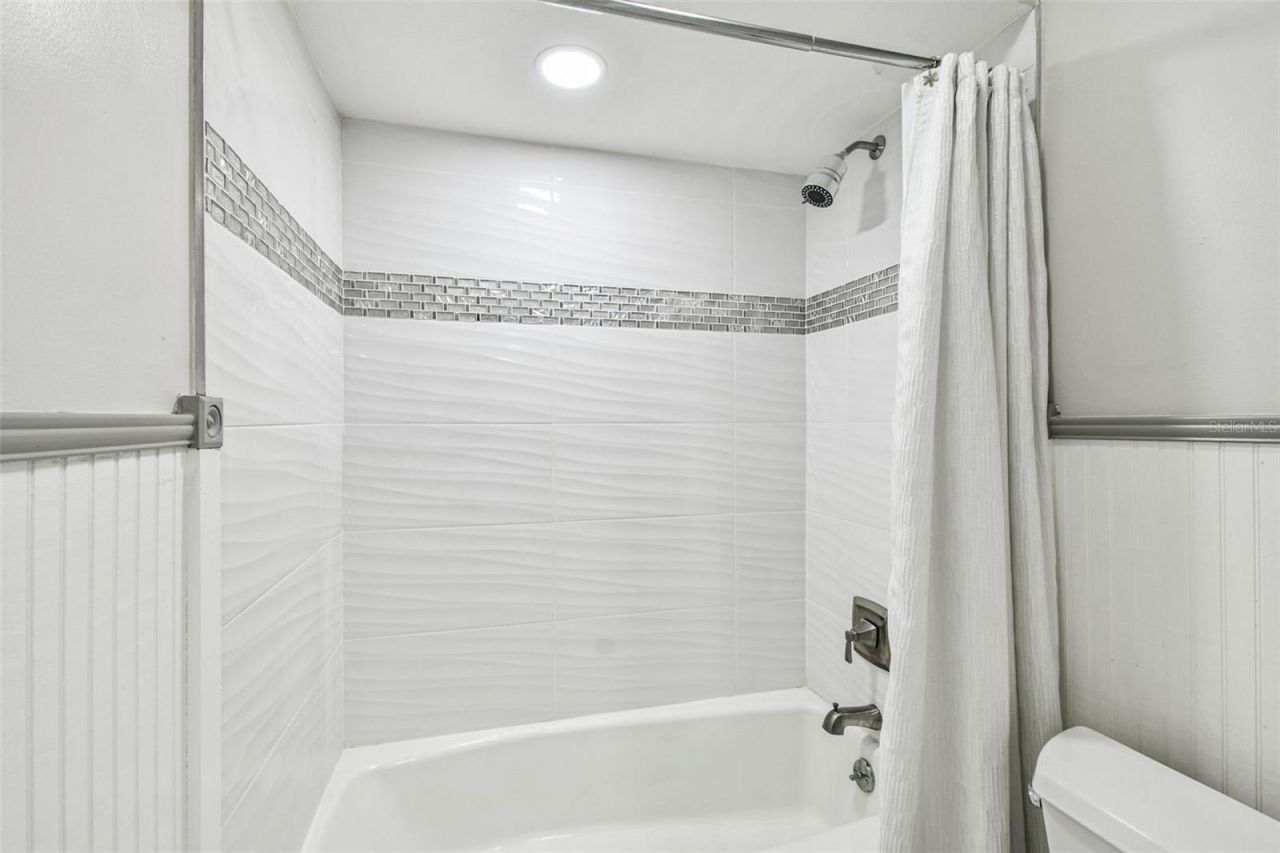 14603 Village Glen Circle, Tampa, FL 33618 Photo