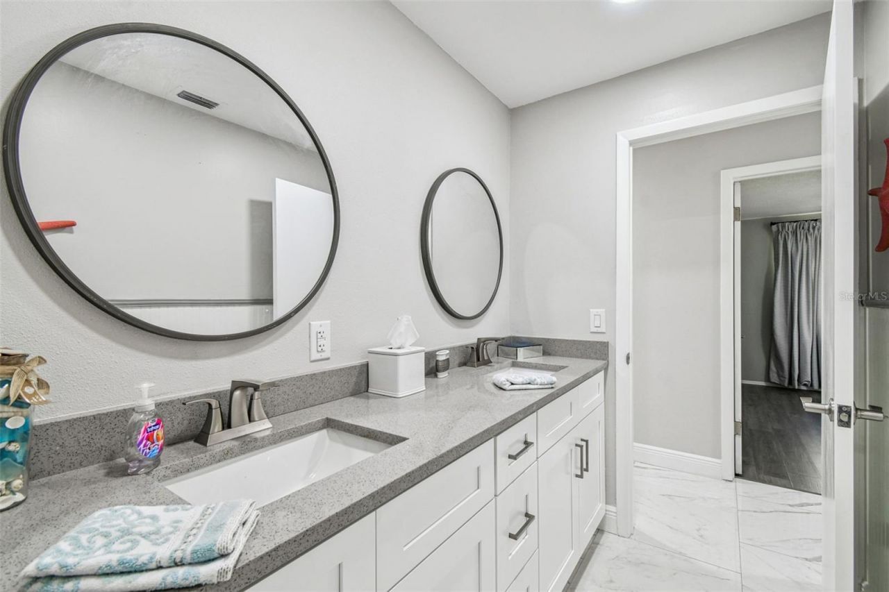 14603 Village Glen Circle, Tampa, FL 33618 Photo