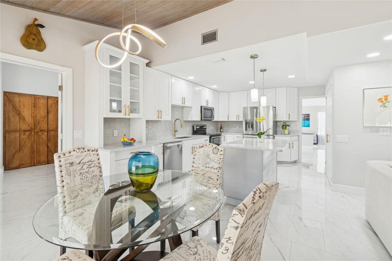 14603 Village Glen Circle, Tampa, FL 33618 Photo