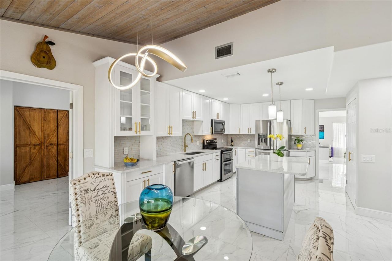 14603 Village Glen Circle, Tampa, FL 33618 Photo