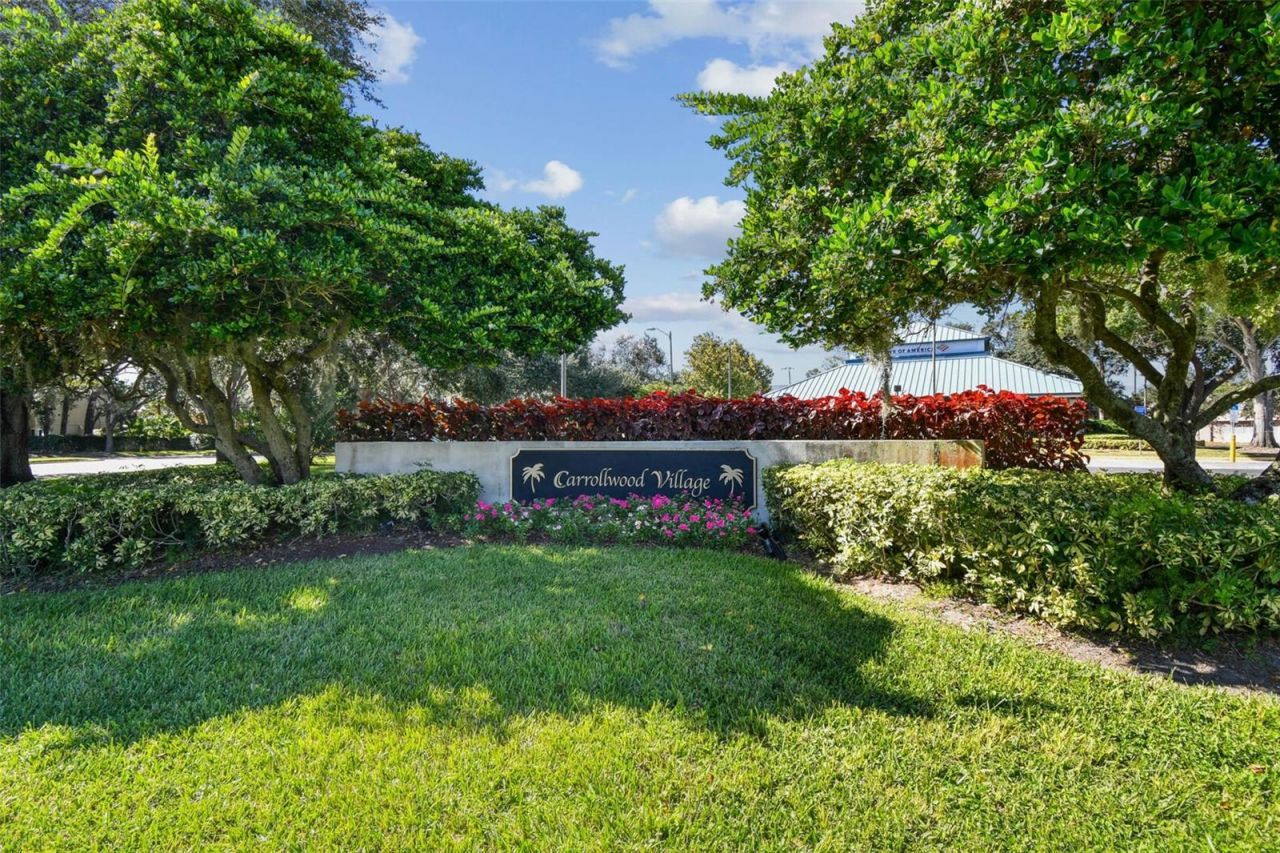 14603 Village Glen Circle, Tampa, FL 33618 Photo