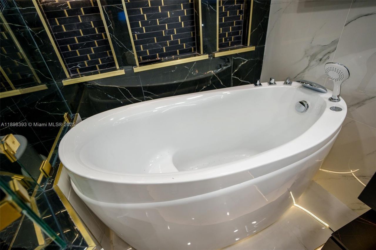 4000 Towerside Ter, Unit 410, Miami, FL 33138 Photo