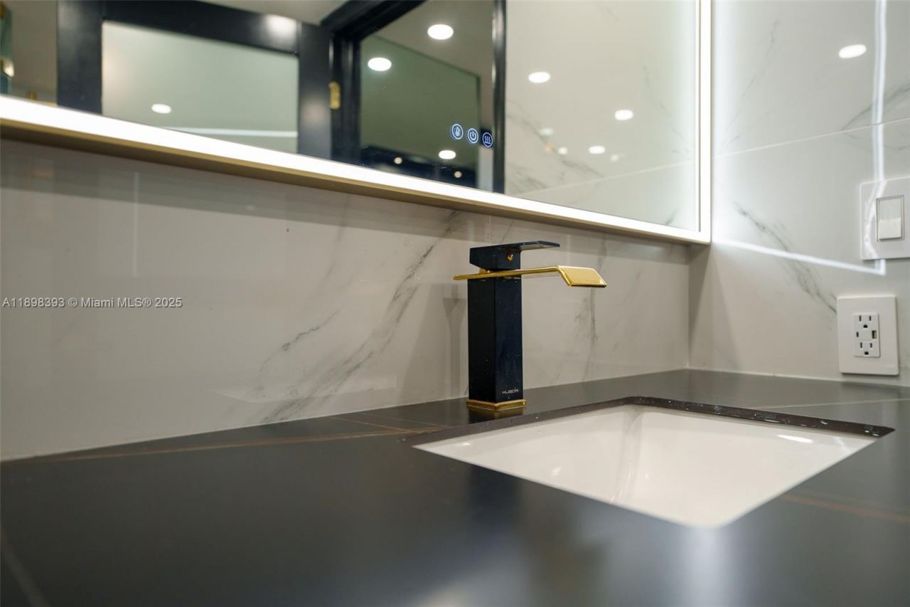 4000 Towerside Ter, Unit 410, Miami, FL 33138 Photo