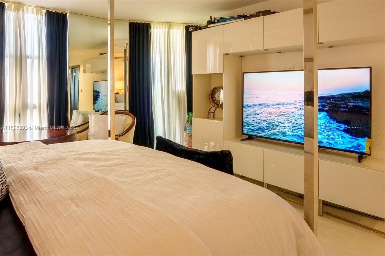 4000 Towerside Ter, Unit 410, Miami, FL 33138 Photo