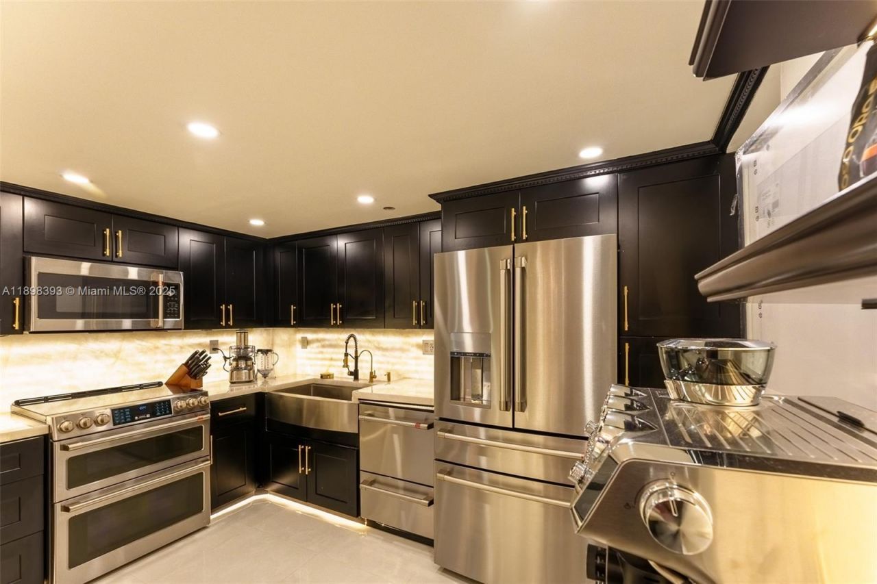 4000 Towerside Ter, Unit 410, Miami, FL 33138 Photo