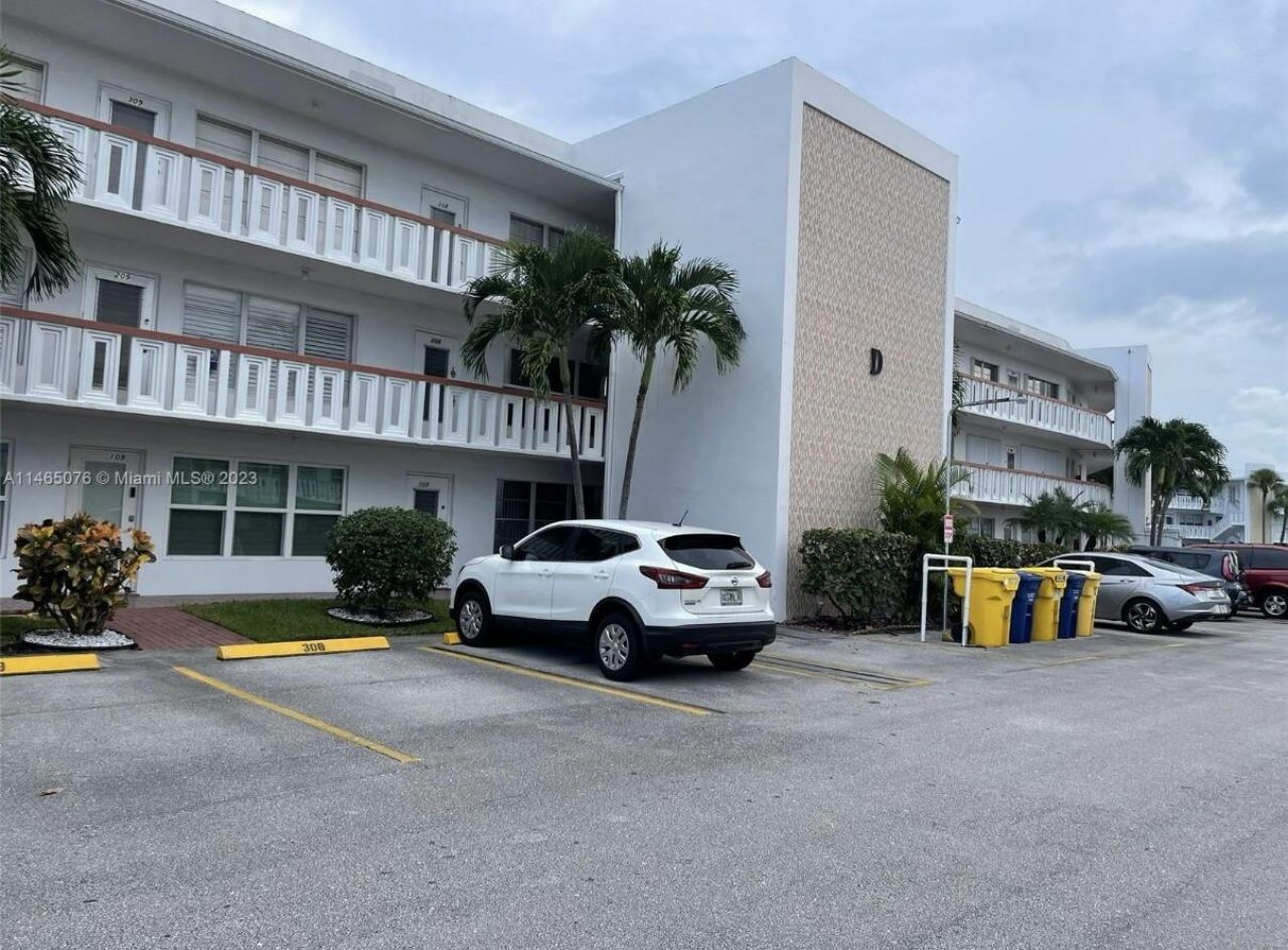 308 Wellington D, West Palm Beach, FL 33417 Photo