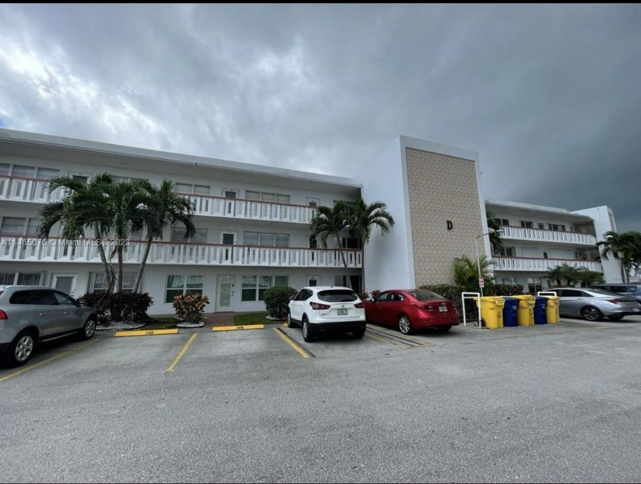 308 Wellington D, West Palm Beach, FL 33417 Photo