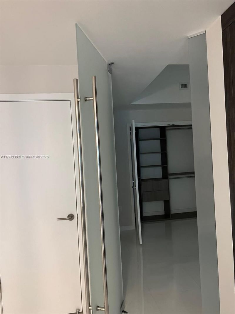 851 NE 1st Ave, Unit 4107, Miami, FL 33132 Photo