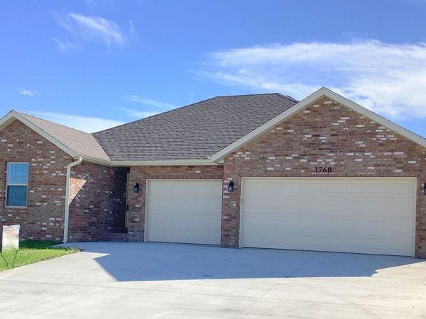 3760 W Riley Street , Bolivar, MO 65613