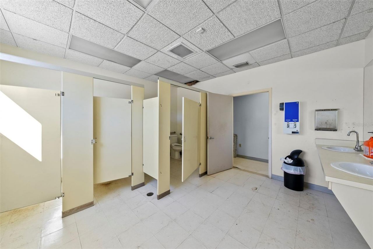 1400 W Bay Drive, Largo, FL 33770 Photo