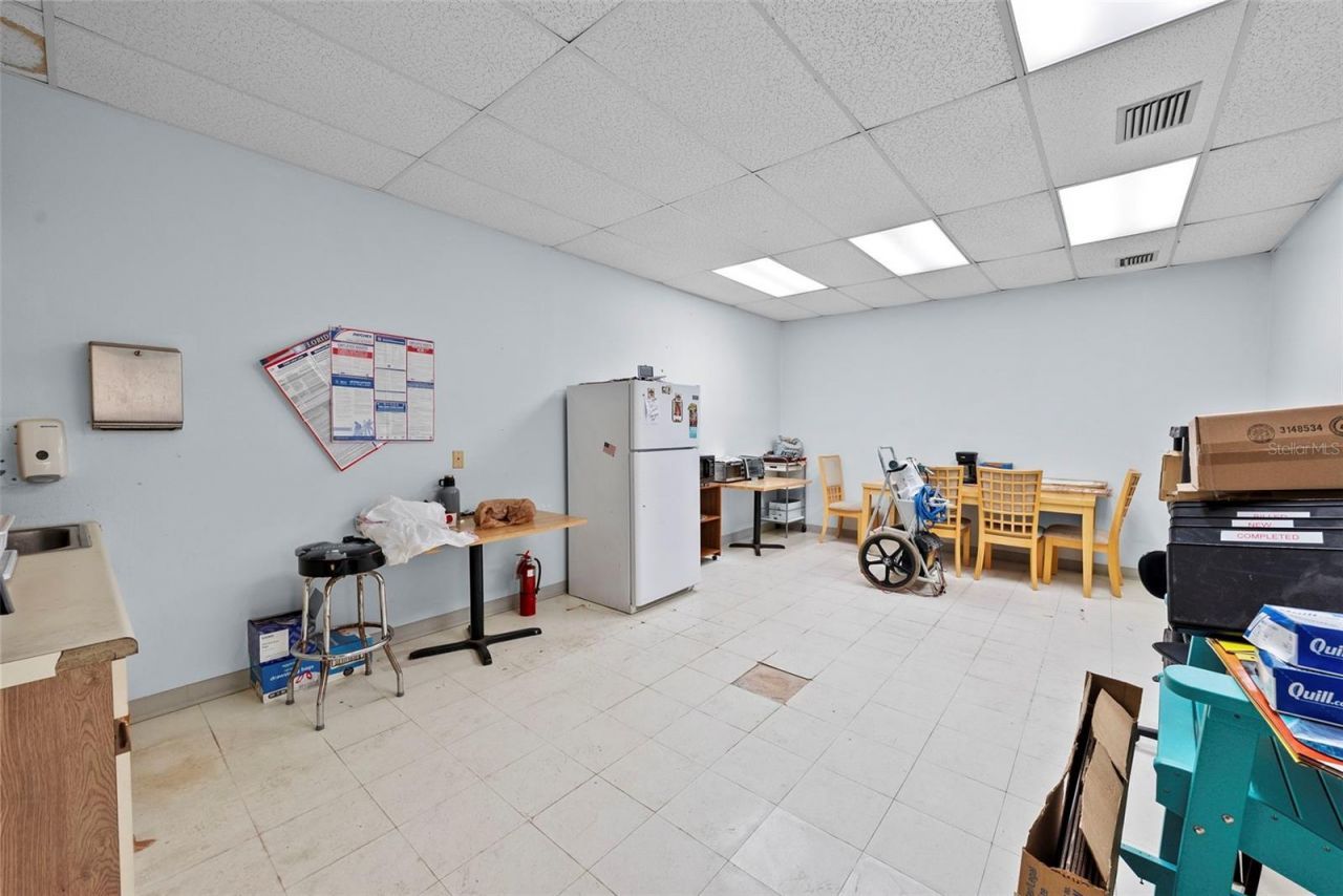 1400 W Bay Drive, Largo, FL 33770 Photo