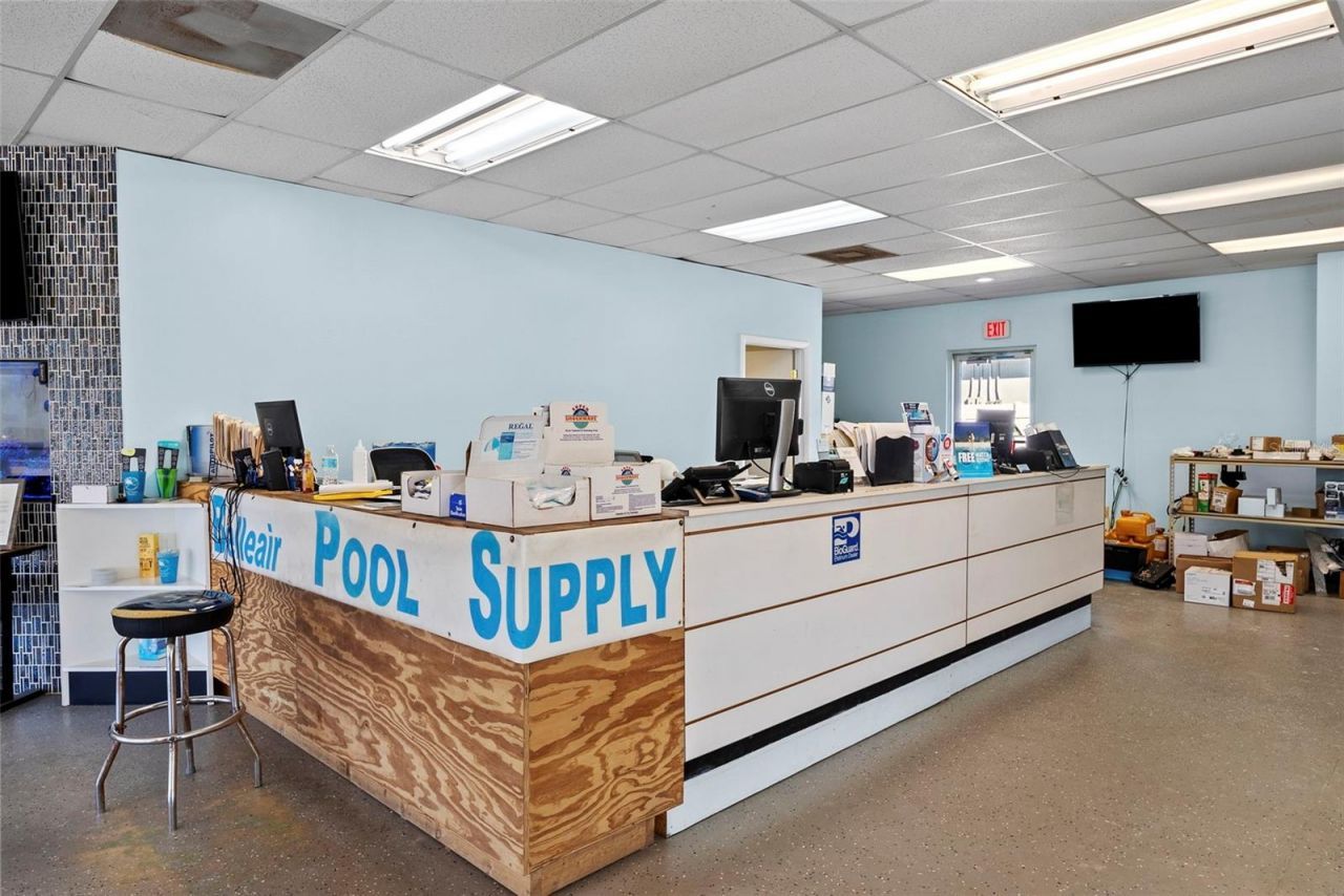 1400 W Bay Drive, Largo, FL 33770 Photo