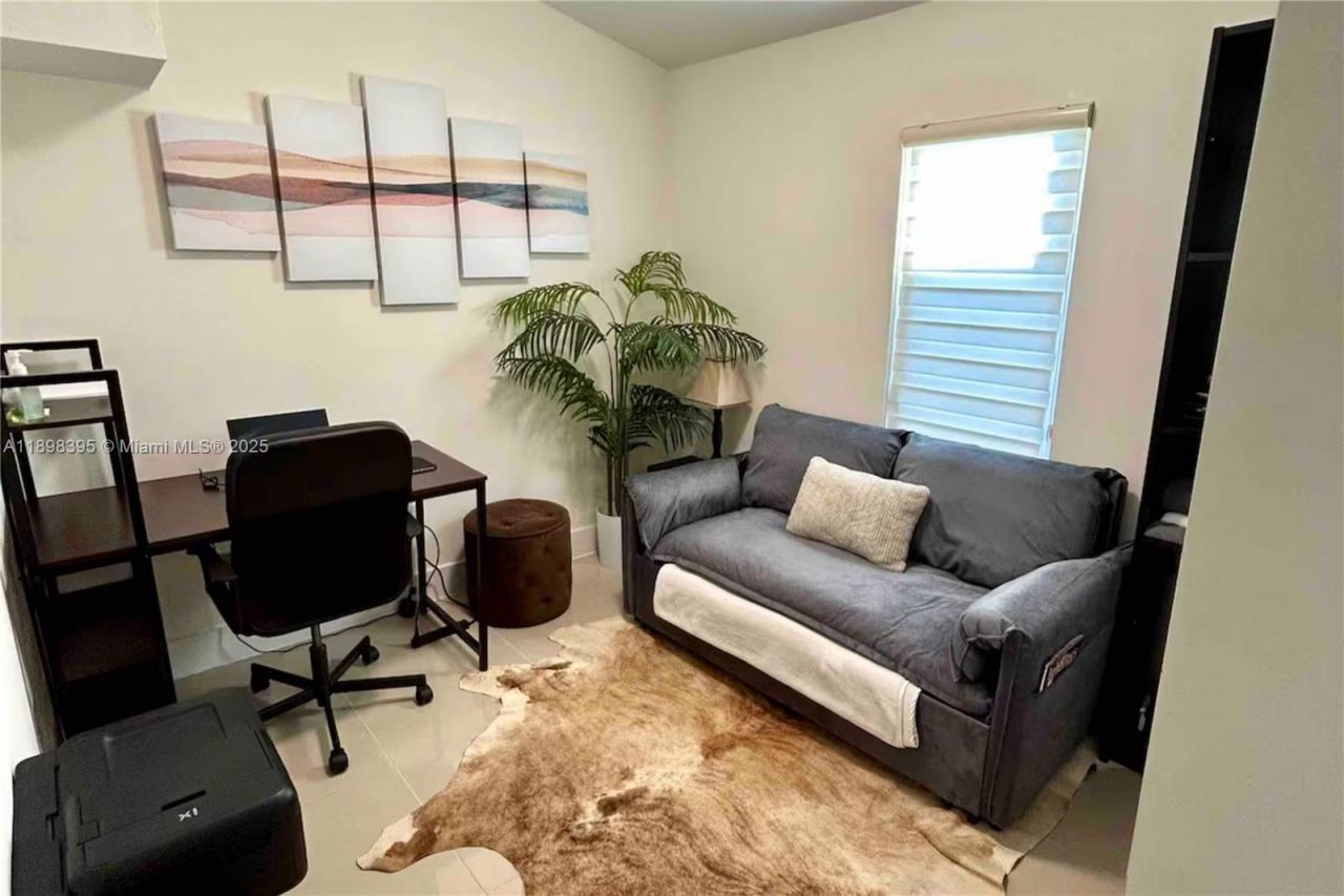 3132 NW 43rd St, Miami, FL 33142 Photo