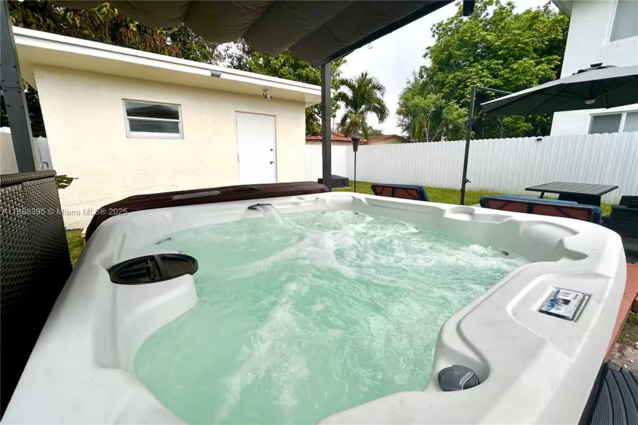 3132 NW 43rd St, Miami, FL 33142 Photo