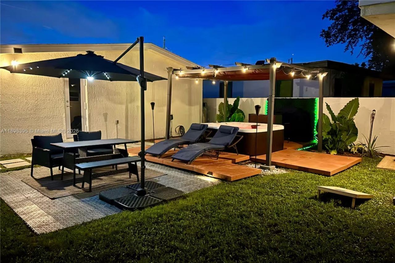 3132 NW 43rd St, Miami, FL 33142 Photo