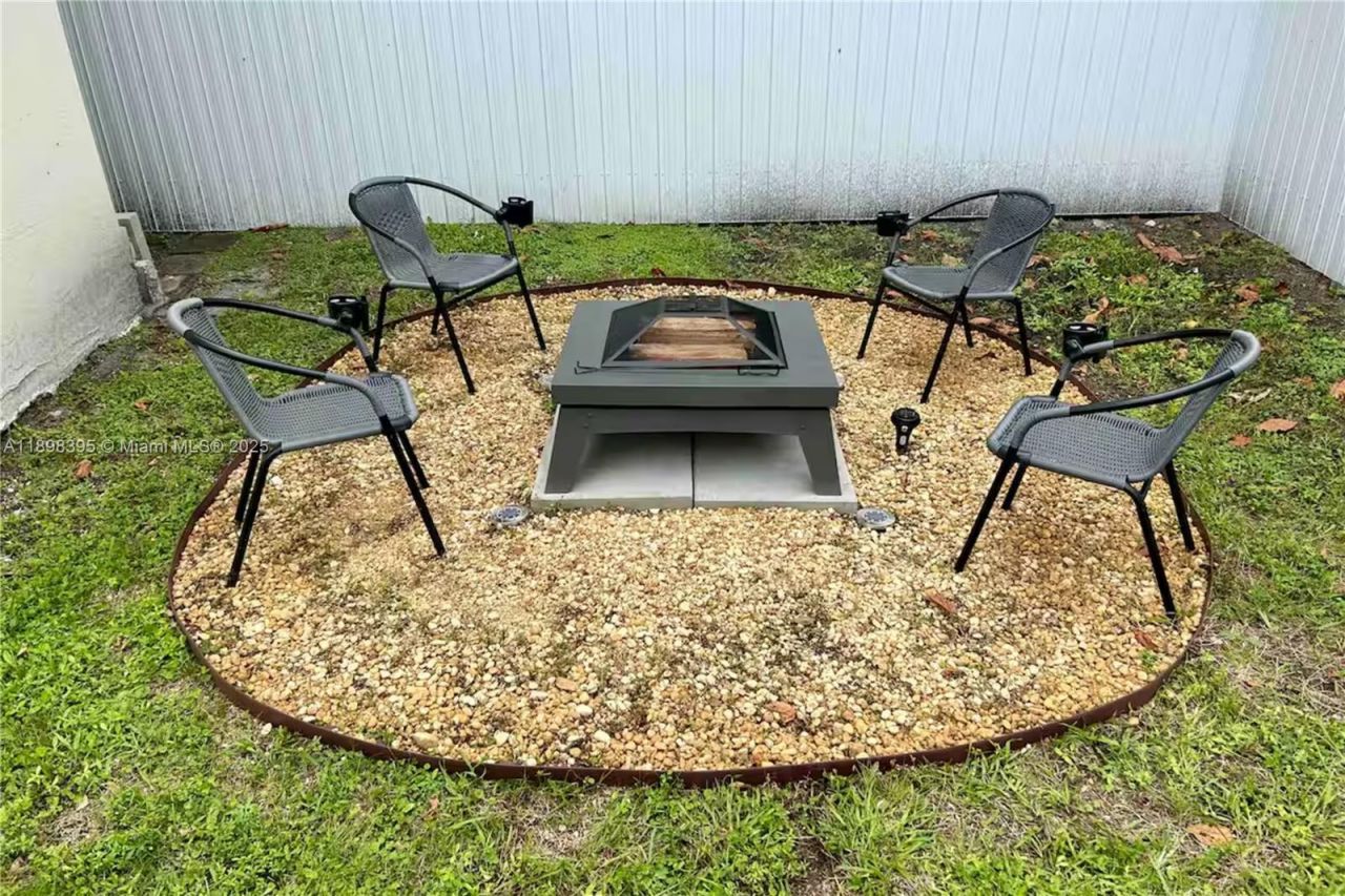 3132 NW 43rd St, Miami, FL 33142 Photo