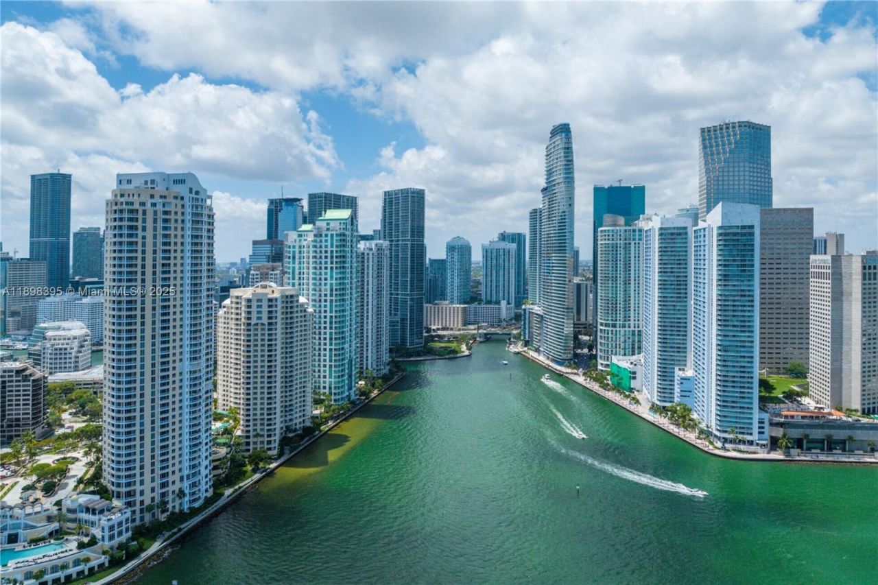 3132 NW 43rd St, Miami, FL 33142 Photo