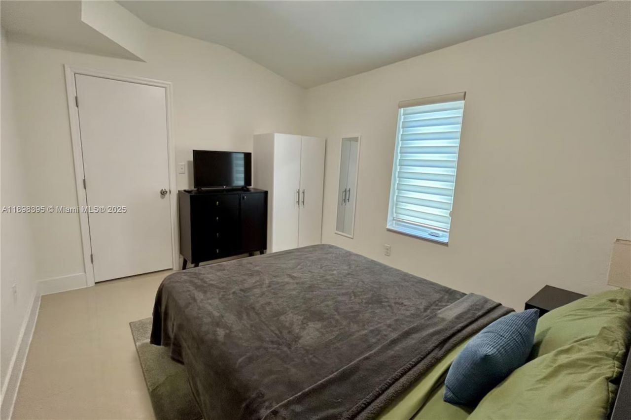 3132 NW 43rd St, Miami, FL 33142 Photo