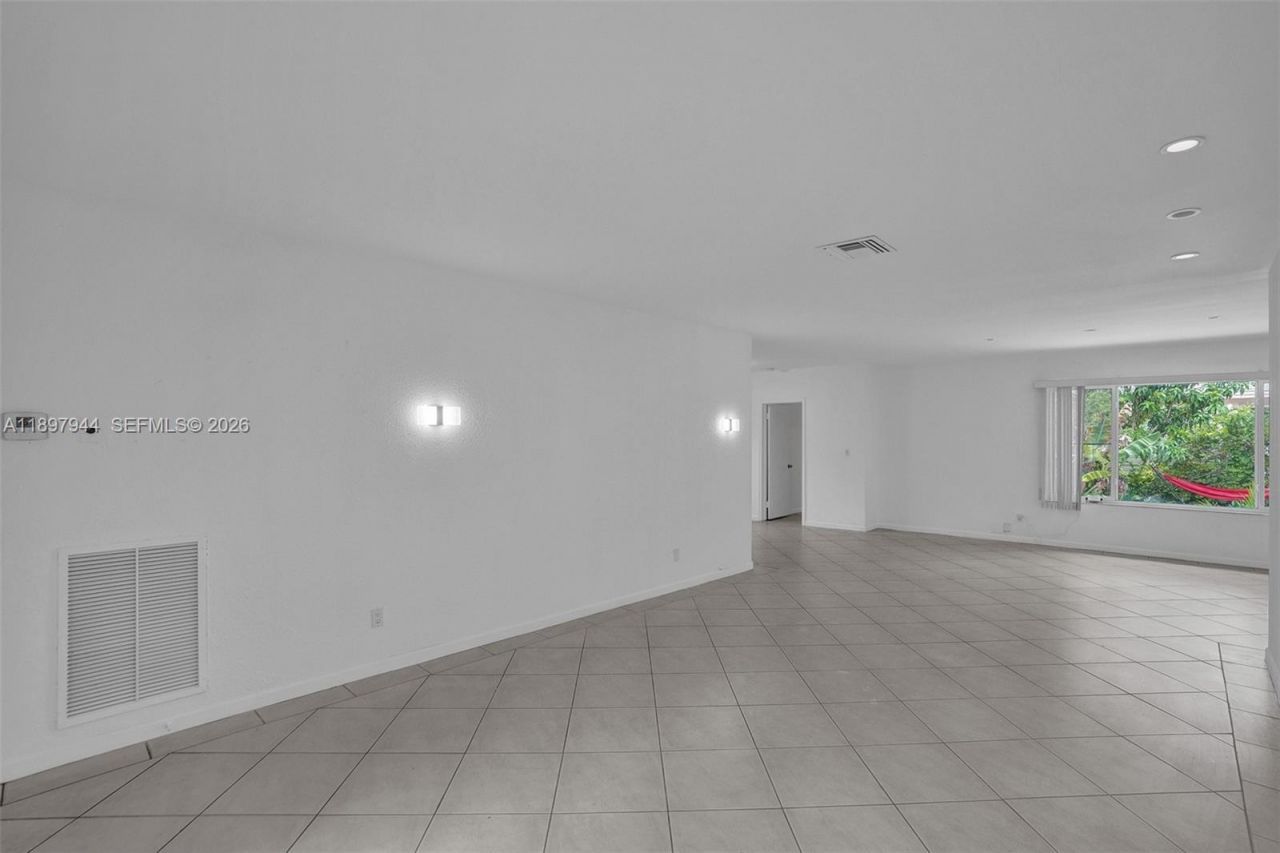 8851 Byron Ave, Surfside, FL 33154 Photo