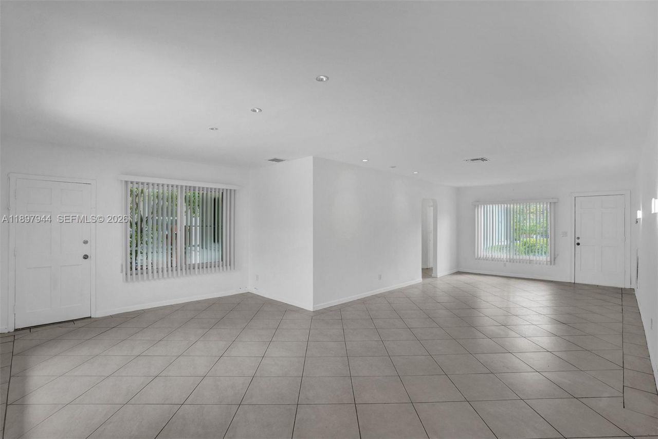 8851 Byron Ave, Surfside, FL 33154 Photo