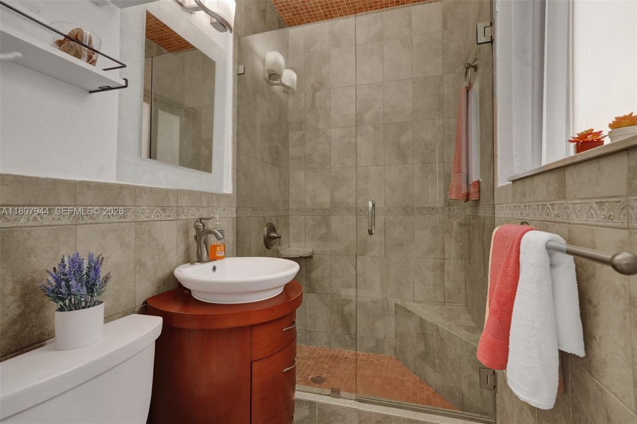 8851 Byron Ave, Surfside, FL 33154 Photo