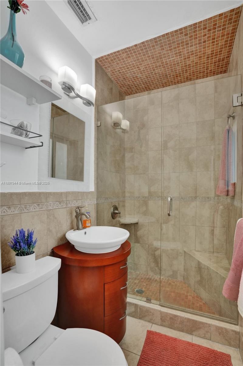 8851 Byron Ave, Surfside, FL 33154 Photo